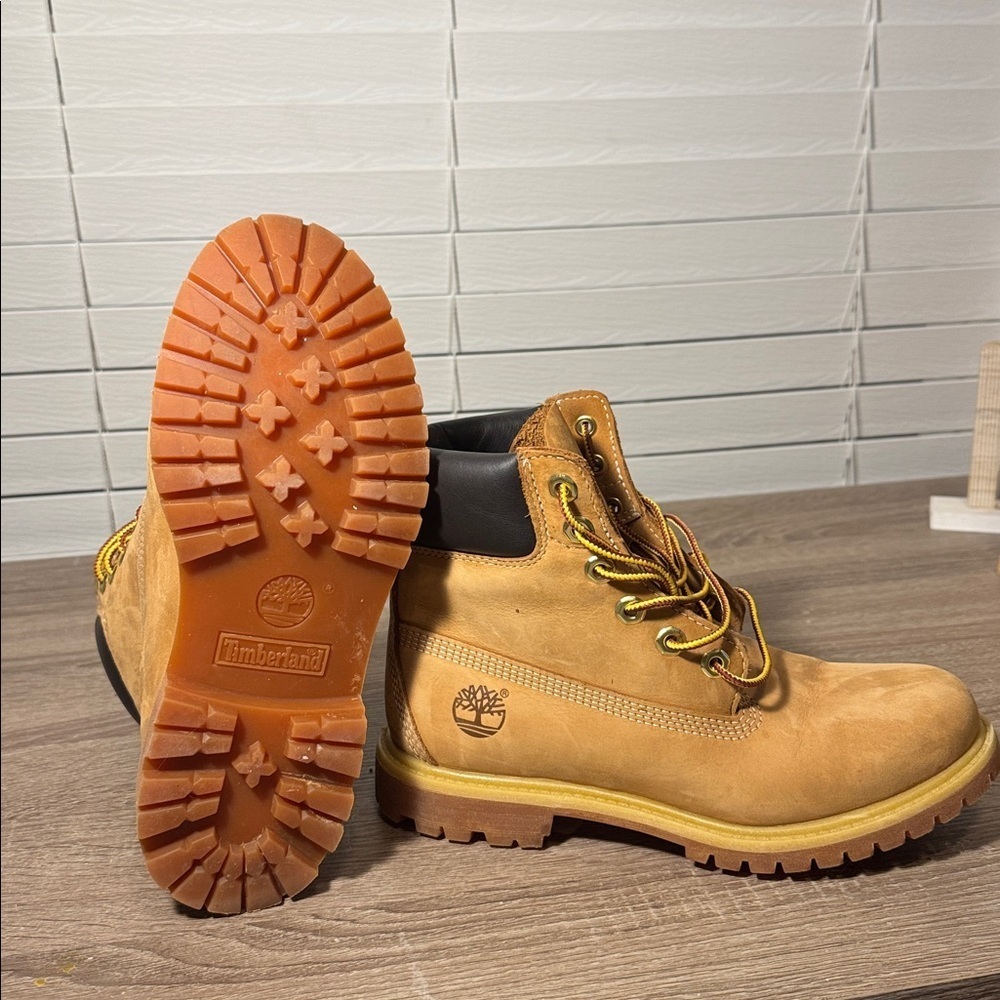 Timberland Women’s Brown Leather Ankle Booties Size 7